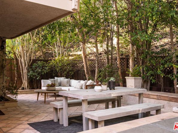 2518 Almaden Court, Los Angeles CA 90077