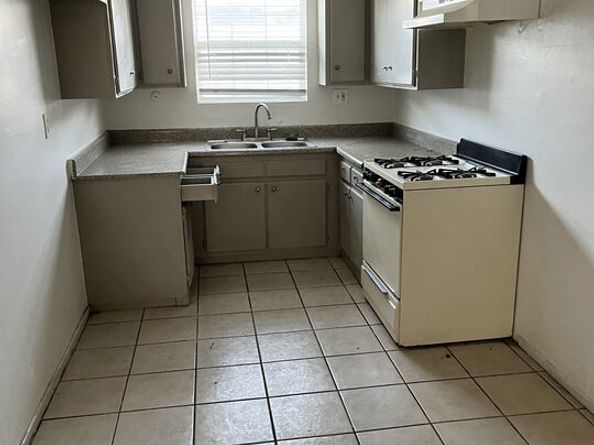 11116 Berendo Avenue, Los Angeles CA 90044