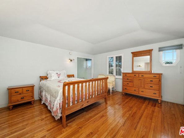 3932 6th Avenue, Los Angeles CA 90008