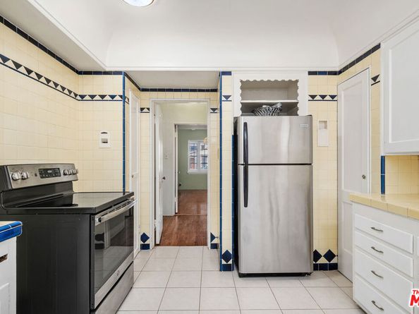 3932 6th Avenue, Los Angeles CA 90008