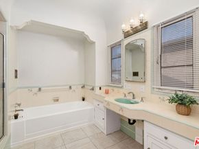 3932 6th Avenue, Los Angeles CA 90008