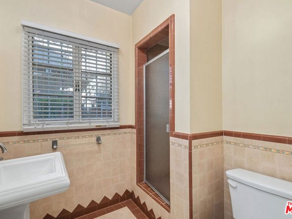 3932 6th Avenue, Los Angeles CA 90008