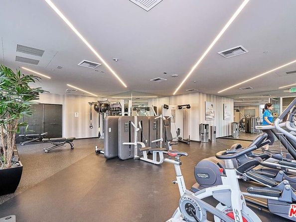 1050 S Grand Avenue 2005, Los Angeles CA 90015