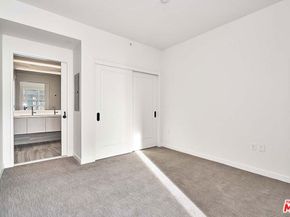 1050 S Grand Avenue 2005, Los Angeles CA 90015