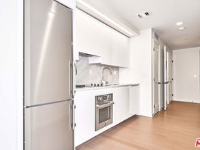 1050 S Grand Avenue 2005, Los Angeles CA 90015