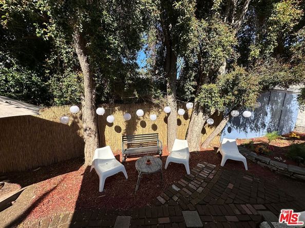 2005 N Beachwood Drive, Los Angeles CA 90068