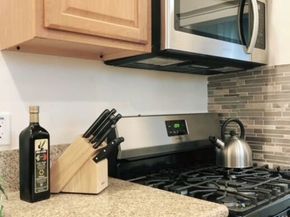 2005 N Beachwood Drive, Los Angeles CA 90068