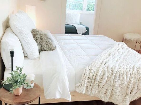 2005 N Beachwood Drive, Los Angeles CA 90068