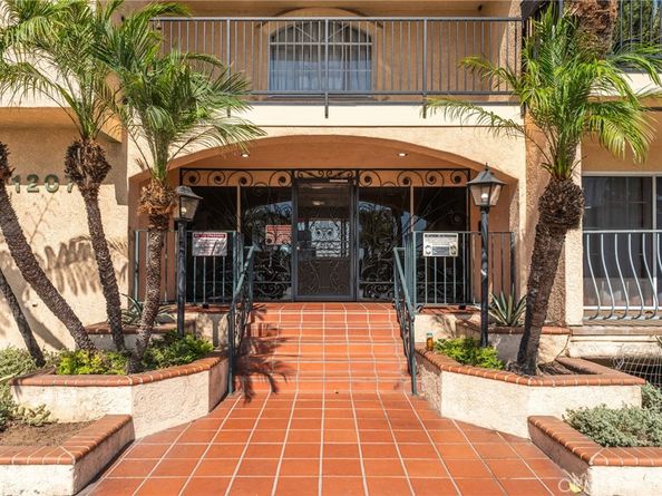 1207 Obispo Avenue 107, Long Beach CA 90804