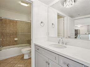 7320 Hawthorn Ave 108, Los Angeles CA 90046