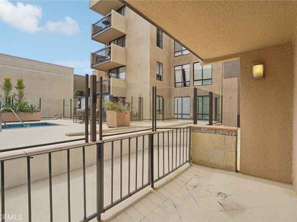 7320 Hawthorn Ave 108, Los Angeles CA 90046