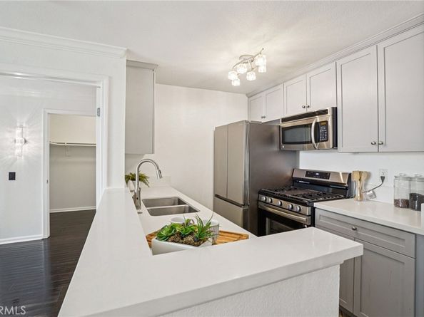 7320 Hawthorn Ave 108, Los Angeles CA 90046