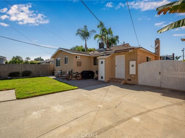 6142 Oliva Avenue, Lakewood CA 90712