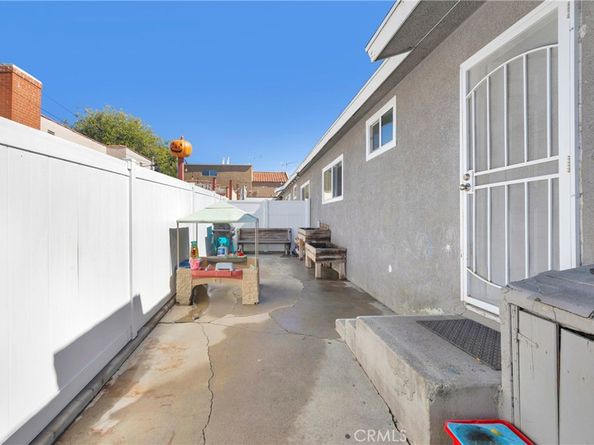 2701 E 17th Street E, Long Beach CA 90804