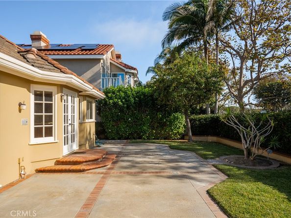 19371 Woodlands, Huntington Beach CA 92648