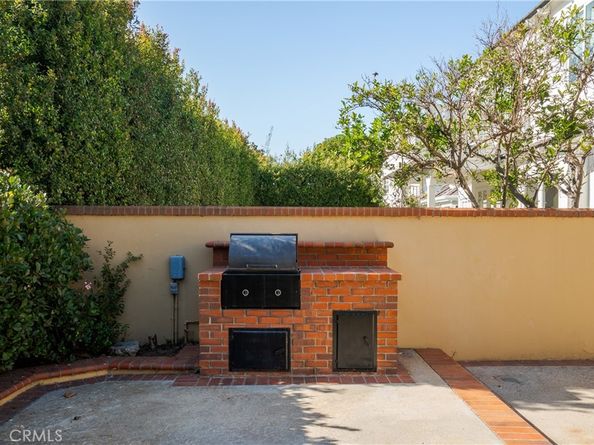 19371 Woodlands, Huntington Beach CA 92648