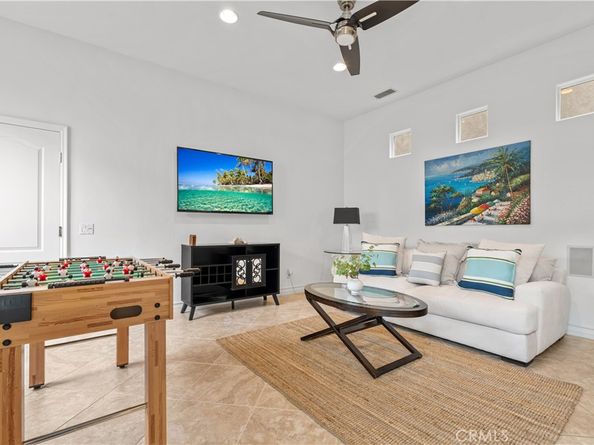 513 Pecan Ave, Huntington Beach CA 92648