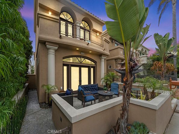 513 Pecan Ave, Huntington Beach CA 92648