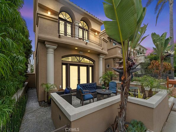 513 Pecan Ave, Huntington Beach CA 92648
