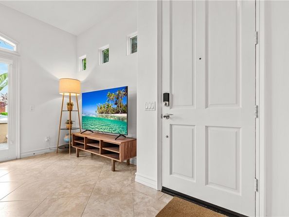 513 Pecan Ave, Huntington Beach CA 92648