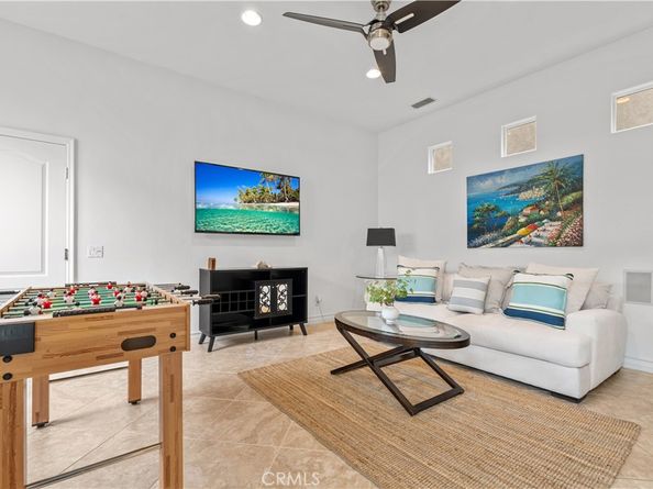 513 Pecan Ave, Huntington Beach CA 92648