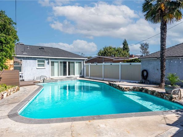 3079 N Bellflower Boulevard, Long Beach CA 90808