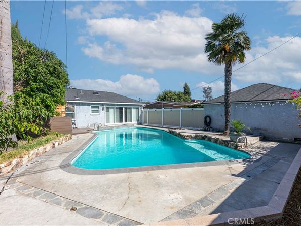 3079 N Bellflower Boulevard, Long Beach CA 90808