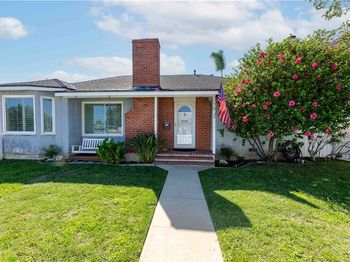 3079 N Bellflower Boulevard