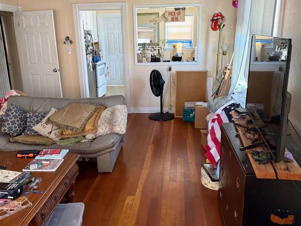 157 Maple Ave., Carlsbad CA 92008