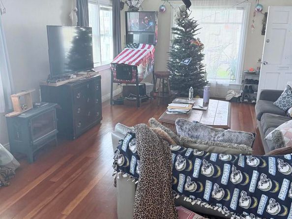 157 Maple Ave., Carlsbad CA 92008