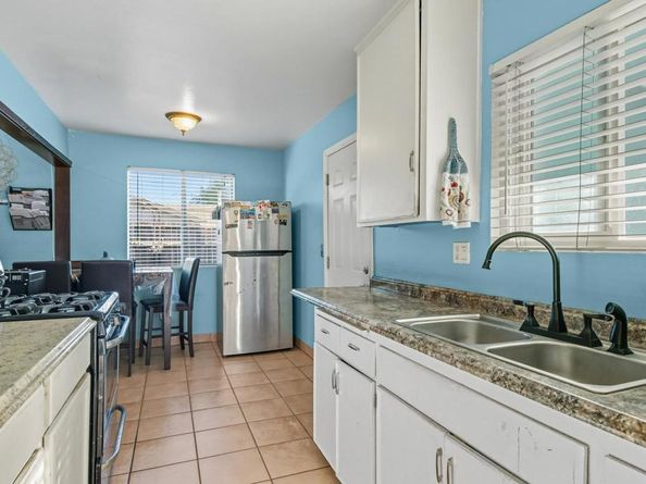 1234 N Ivy Street, Escondido CA 92026