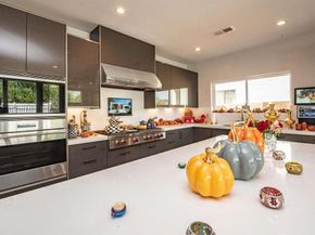 17892 Creciente Way, San Diego CA 92127