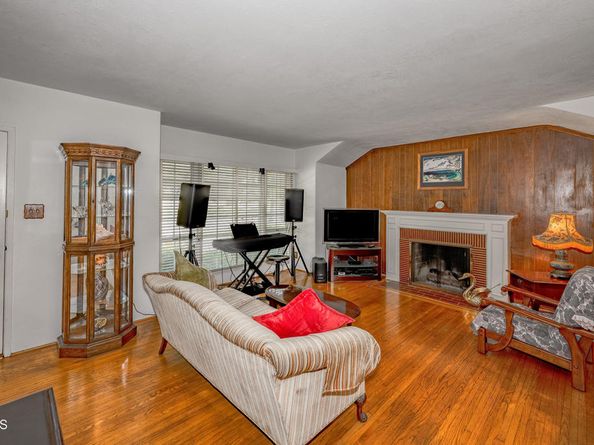 1404 Sycamore Avenue, Glendale CA 91201