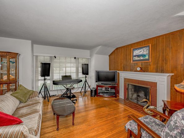1404 Sycamore Avenue, Glendale CA 91201