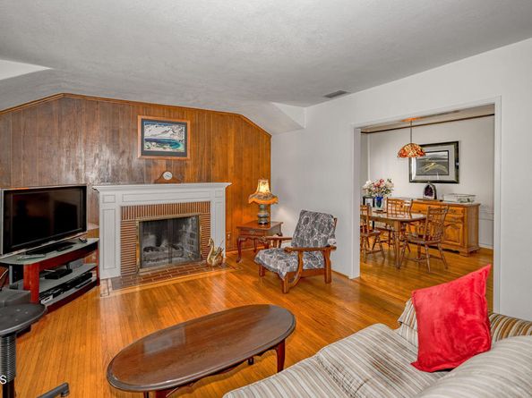 1404 Sycamore Avenue, Glendale CA 91201