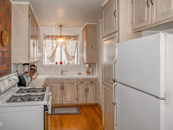 1404 Sycamore Avenue, Glendale CA 91201