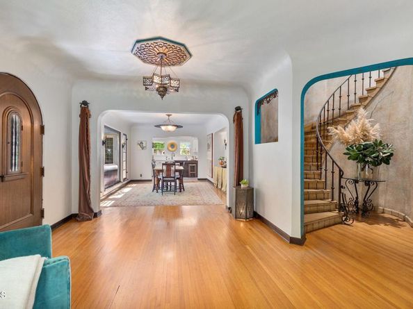 2707 Hermosita Drive, Glendale CA 91208
