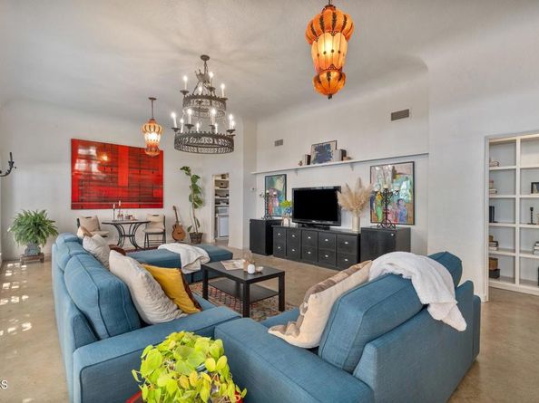 2707 Hermosita Drive, Glendale CA 91208