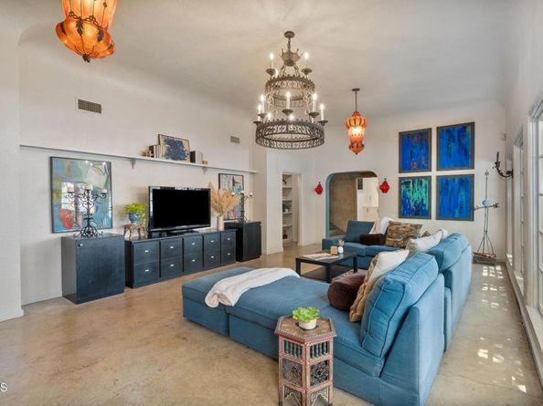2707 Hermosita Drive, Glendale CA 91208