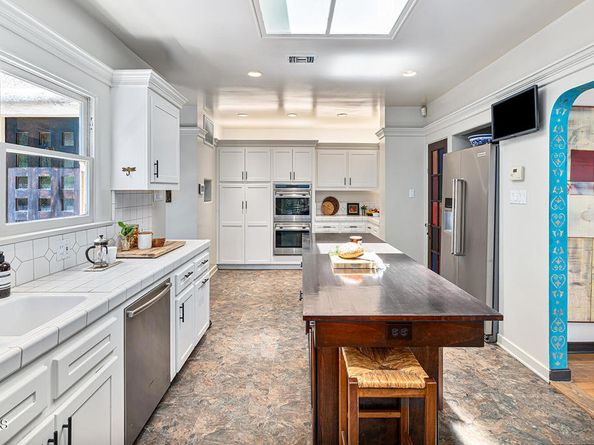 2707 Hermosita Drive, Glendale CA 91208