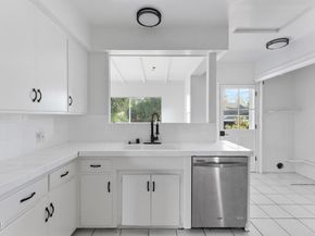 1716 N Roosevelt Avenue, Altadena CA 91001