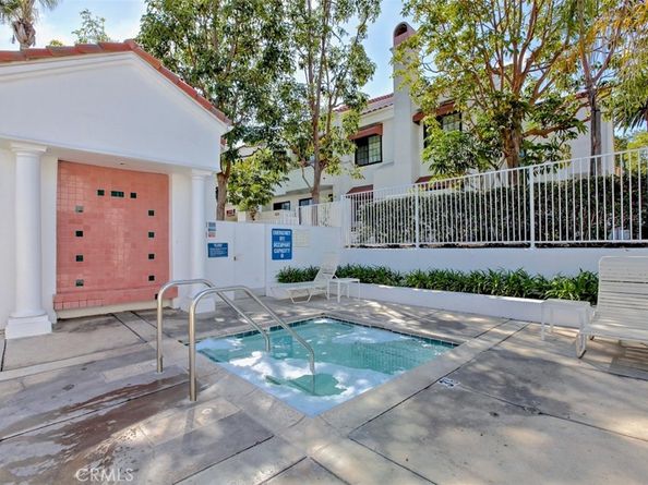 19451 Pompano Lane Lane 110, Huntington Beach CA 92648