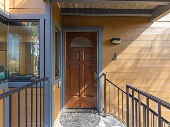 4009 Layang Layang Circle, Carlsbad CA 92008