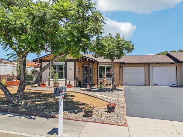 1736 Round Tree Dr, Oceanside CA 92056