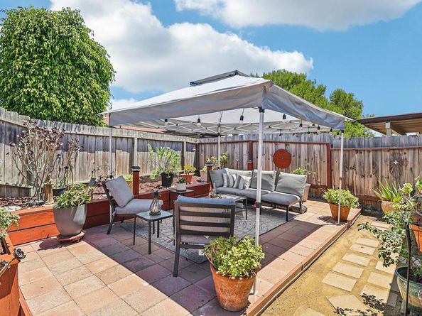 1736 Round Tree Dr, Oceanside CA 92056