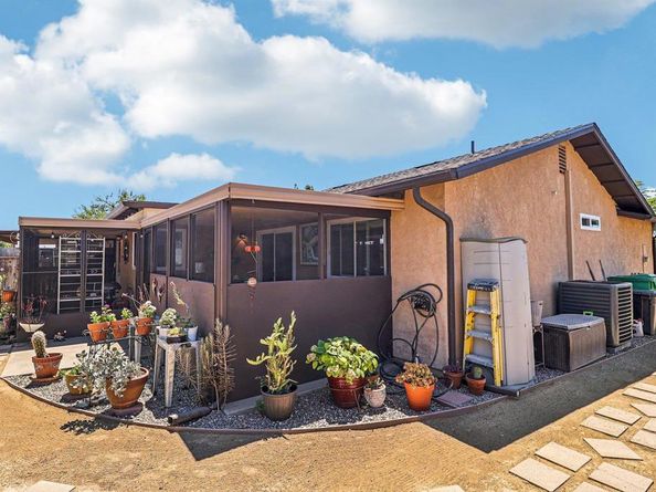1736 Round Tree Dr, Oceanside CA 92056