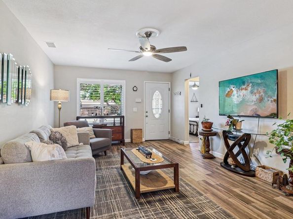 1736 Round Tree Dr, Oceanside CA 92056