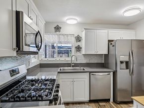 1736 Round Tree Dr, Oceanside CA 92056