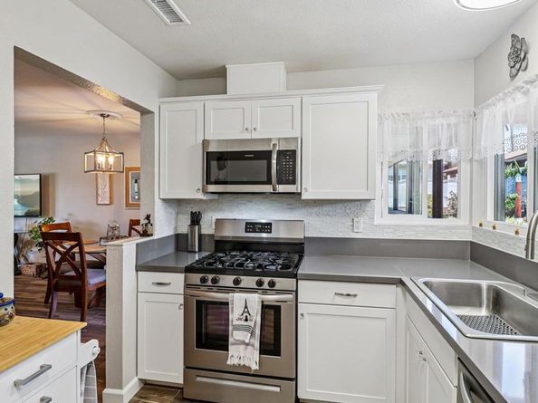1736 Round Tree Dr, Oceanside CA 92056