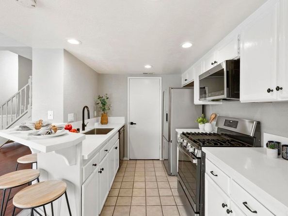 7012 Goldenrod Way, Carlsbad CA 92011